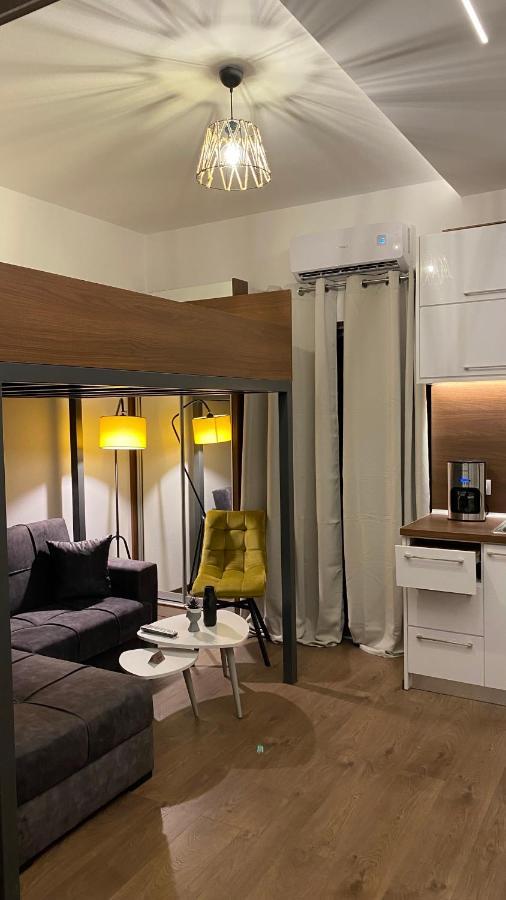 Modern Tiny House In Волос Экстерьер фото