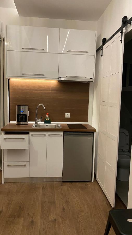 Modern Tiny House In Волос Экстерьер фото